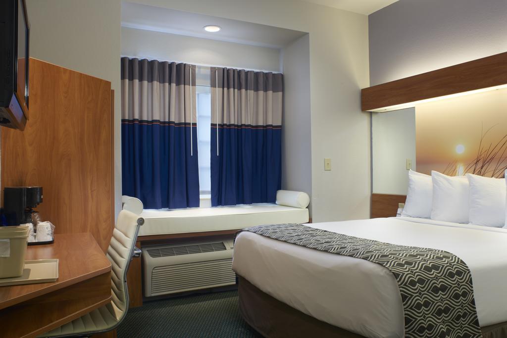 Microtel Inn & Suites By Wyndham Port Charlotte Punta Gorda Bilik gambar